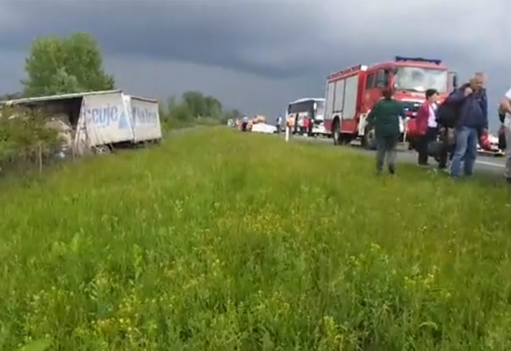 Posle sudara autobusa i kamiona, vozilo je još išlo, putnici leteli, u panici, ljudi su trčali... Istražitelji sumnjaju: UBICA NA PUTU?!