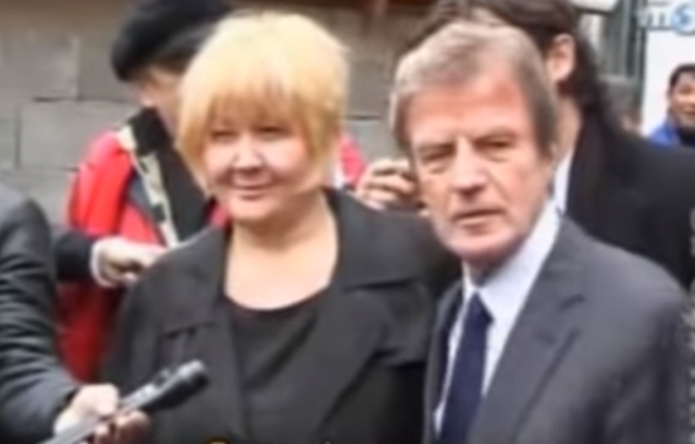 Rada i njen saradnik se grohotom smejali, on izvređao novinara, a za kraj - FRAS!