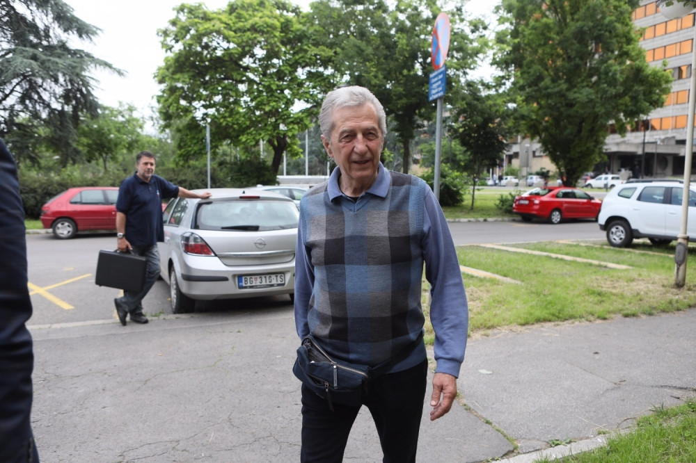 Miroslav Ilić valja televizore po Vračaru! Alo! uslikao pevača U AKCIJI! (FOTO)