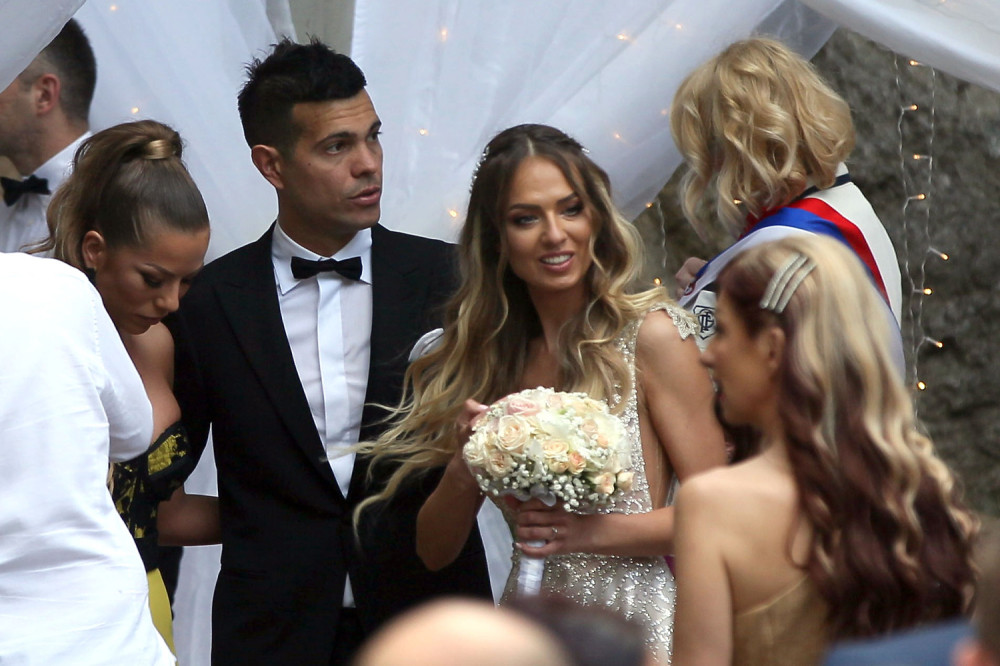 Ispašće vam vilica kada čujete koliko je Lola Smiljanić dao za muziku! Naručio NAJSKUPLJU pesmu za ženu, evo o kojoj cifri je reč!