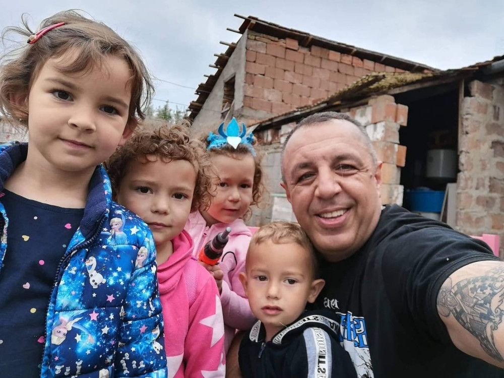 Jedan Pančevac je maloj Vanji, Leontini i Dejanu promenio život i za njih učinio ČAROBNU STVAR! (FOTO)