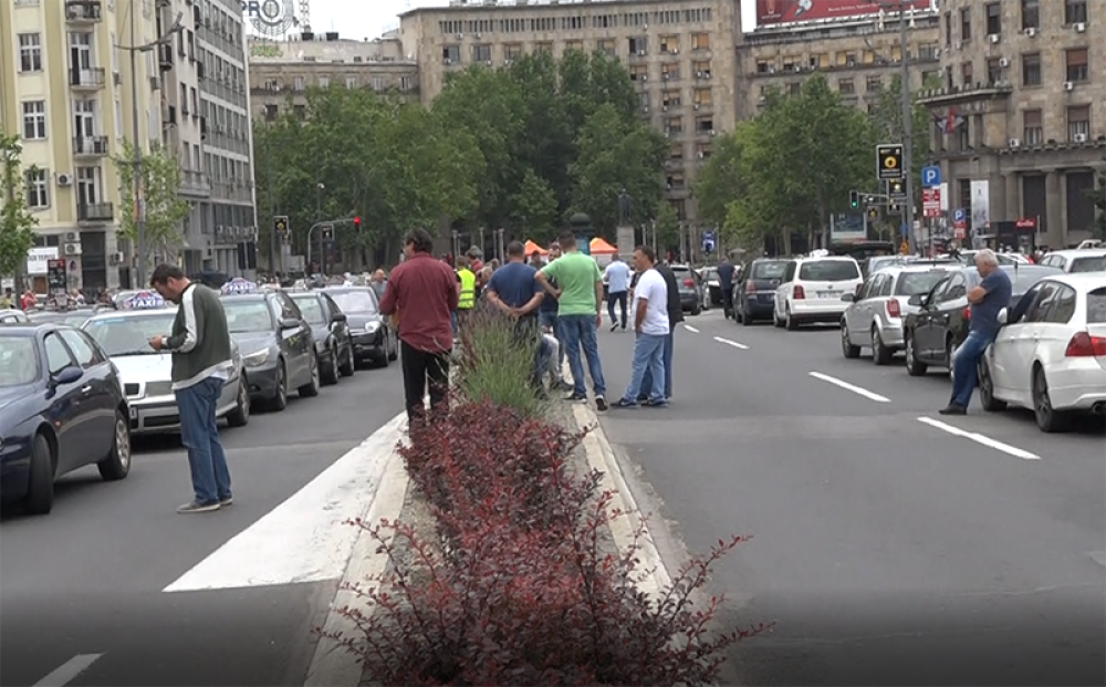 Centar pod opsadom, ne idite nikako ka Trgu Nikole Pašića! (FOTO)