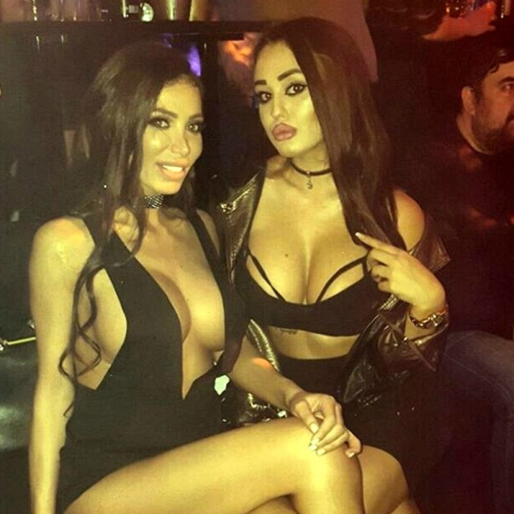 Soraja i Ana se pribile jedna uz drugu, pa stenjale na sav glas, a tek da vidite kako su zagrejale svoja se*si tela! (VIDEO)