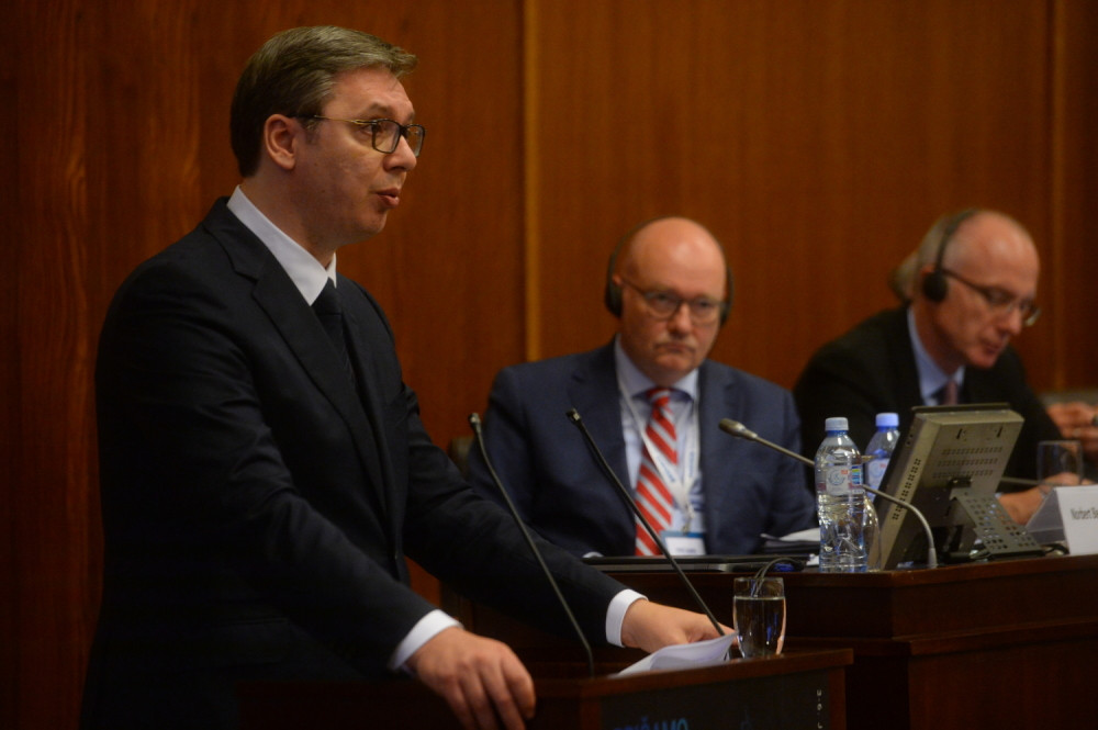 Lepo što imate mnogo želja koje biste da vam neko ispuni - ali, to se neće dogoditi! U taj mulj nas neće povući sa sobom!