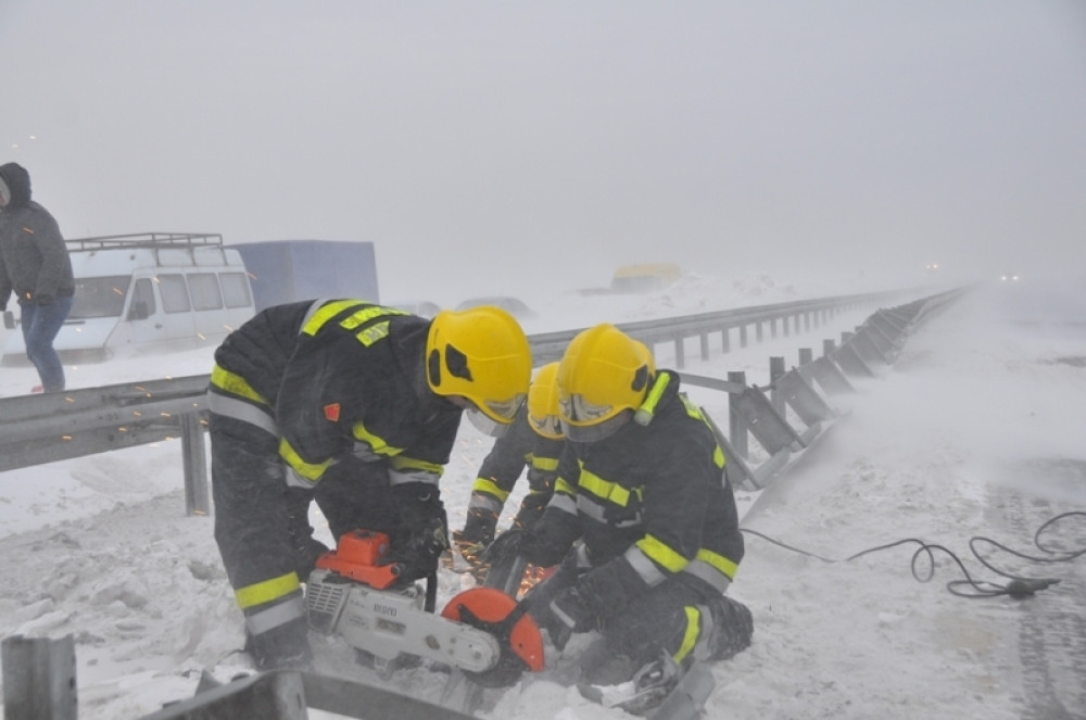 "Ko zna šta bi bilo sa nama da njega nije bilo". Dramatične ispovesti sa zavejanog Peštera