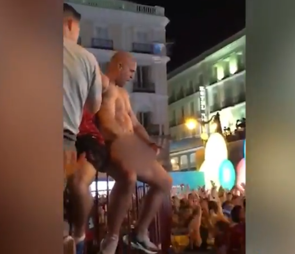 Masturbirao pred turistima dok su ga ostali bodrili, engleski navijači tukli sve redom u Madridu! (VIDEO)