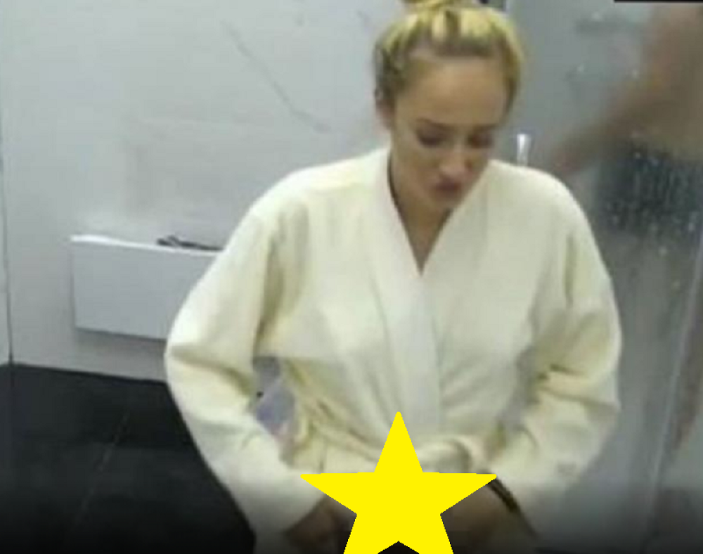 Luna Đogani skinula gaćice, POKAZALA VAGINU, pa uradila NAJGADNIJU STVAR IKADA! (FOTO 18+)