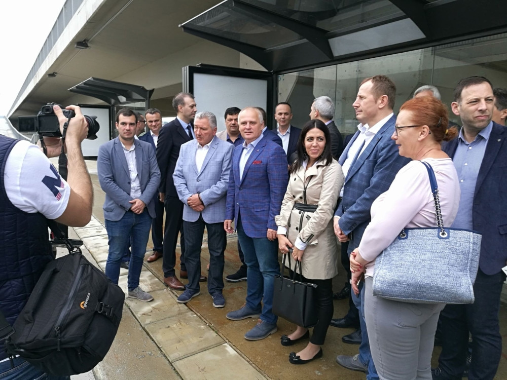 Ušli smo u tramvaj sa Vesićem i provozali se preko Mosta na Adi, a zbog onoga što je otkrio građani će biti presrećni! (VIDEO)