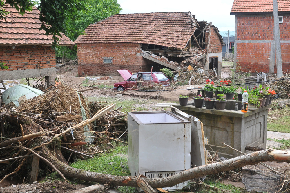 Kuća i bašta su vam TEŠKO OŠTEĆENE u poplavama? Evo šta prvo treba da uradite i koja dokumenta su obavezna