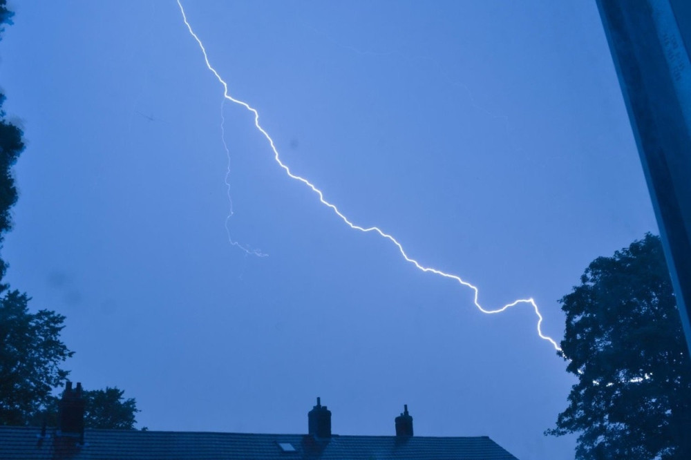 Šapića udario grom! Lekari ne mogu da shvate kako je preživeo