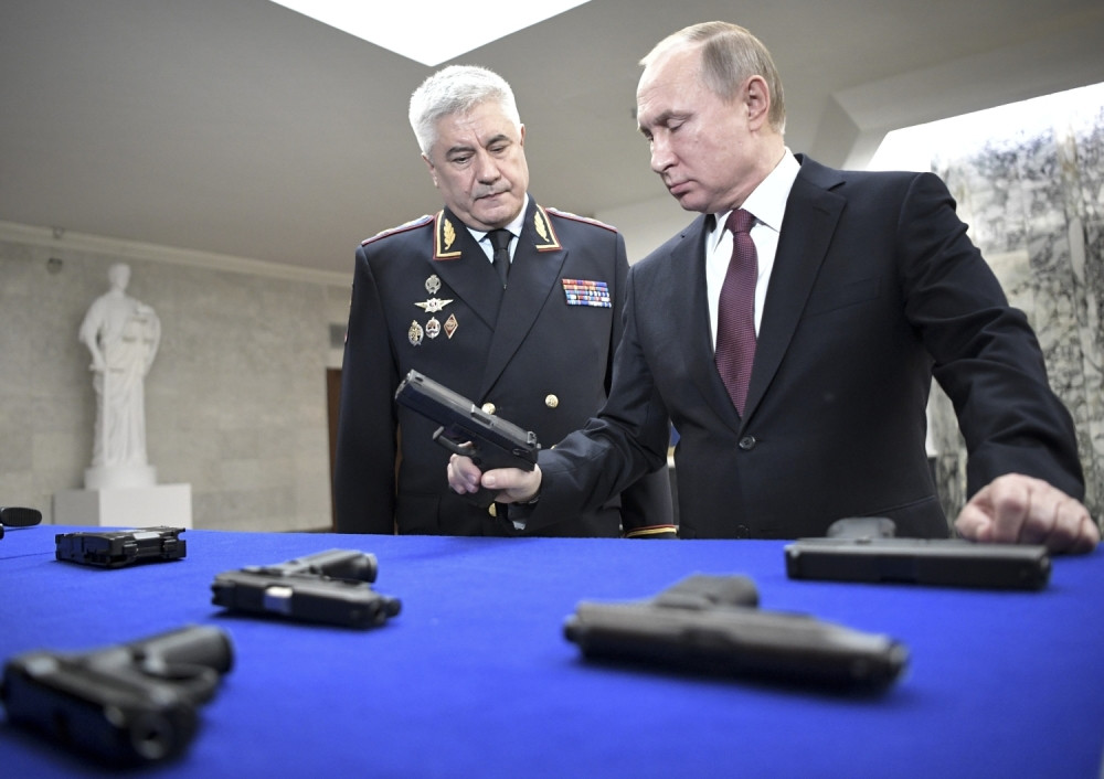 Ponudiće vam kafu i buket cveća, a onda sledi ozbiljan razgovor - Šta god odaberete, sledi vam gorko kajanje!