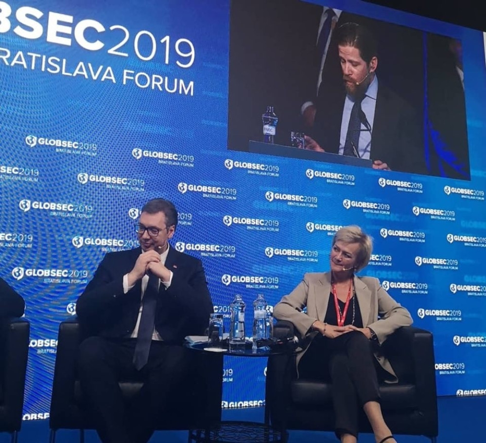 Novinarka Valeri Hopkins u Bratislavi pitala Vučića za česte susrete s Putinom, a on joj dao briljantan odgovor (VIDEO)