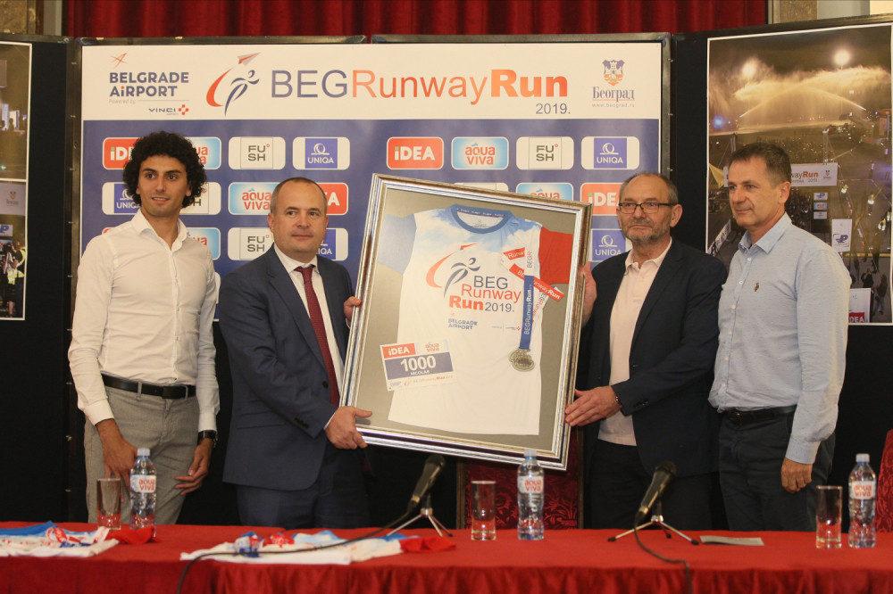 Trka na aerodromu, pa još noću? Pa, to će biti - spektakl!