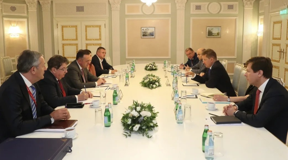 Ministar Aleksandar Antić potpisao je projekat sa direktorom ruskog "Gazpromenergolodinga"! (VIDEO)