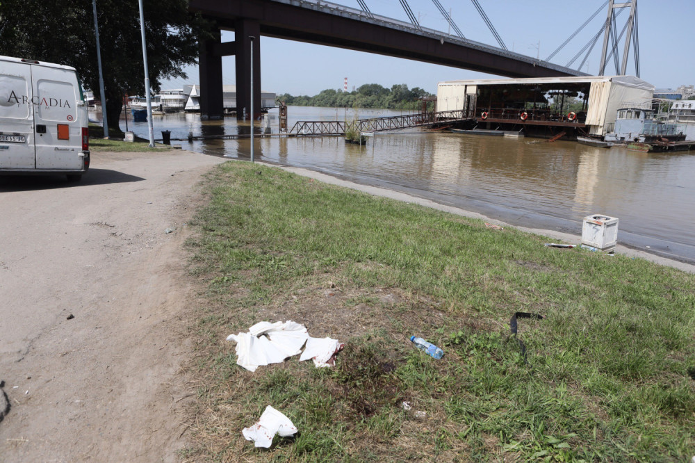 Detalji krvavog obračuna na beogradskom splavu: Obezbeđenje isteralo gosta, nisu znali gde drži oružje (FOTO)