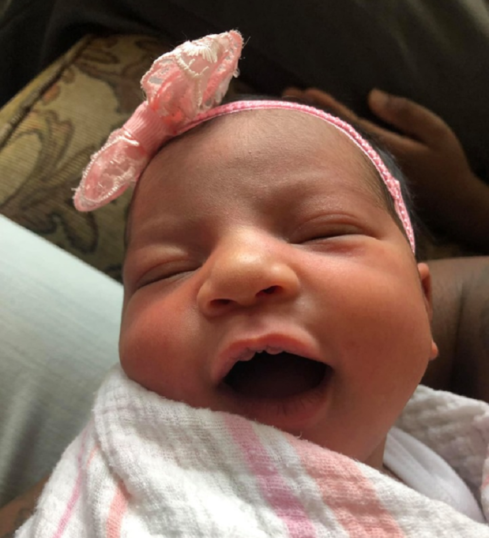 Majka se porodila na prednjem sedištu auta, ali i na zadnjem se ODVIJALA DRAMA (FOTO)