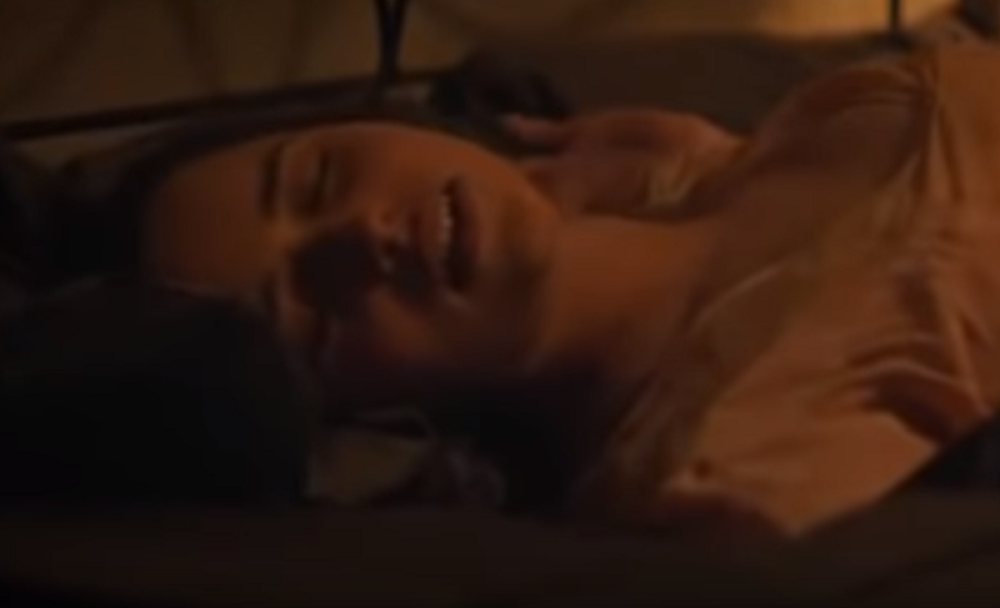 Emilija Klark ovim VRELIM scenama obradovala svoje MUŠKE FANOVE! (VIDEO)