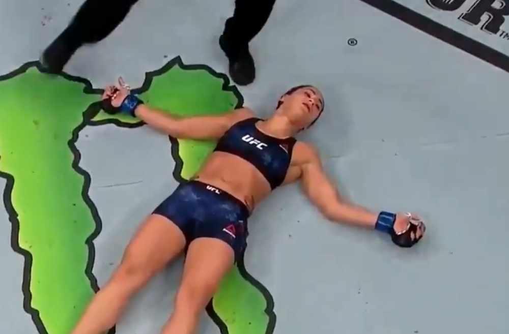 Brutalnim potezom izazvala lavinu komentara, nokautom joj poželela "laku noć"! (VIDEO)