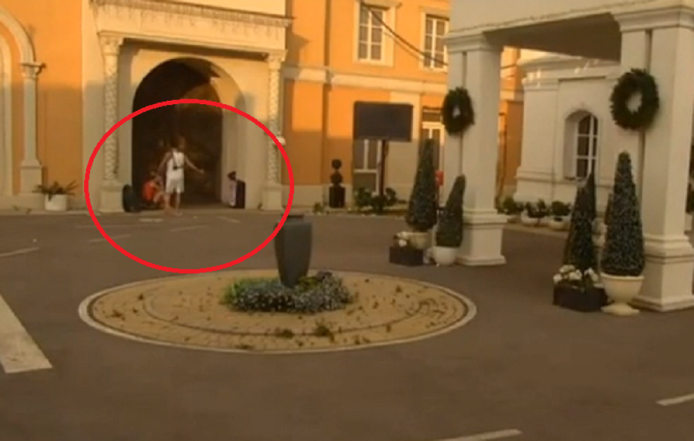 Zadrugarka RAZVALJUJE KAPIJU, potpuno je van sebe! Ne prestaje da plače! (VIDEO)