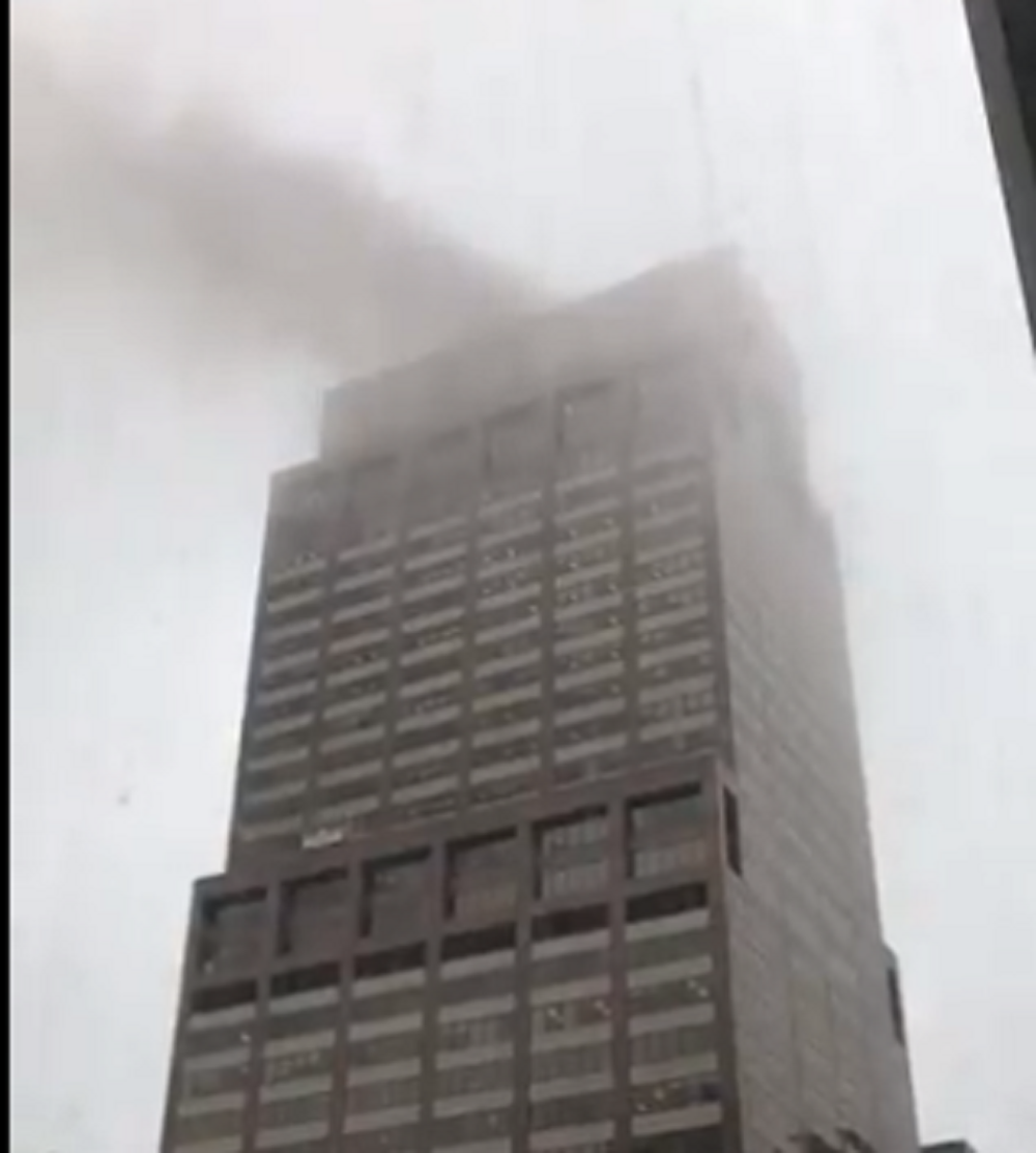 Helikopter pao na zgradu, ima mrtvih! Ceo Menhetn pod opsadom! (VIDEO SA LICA MESTA)