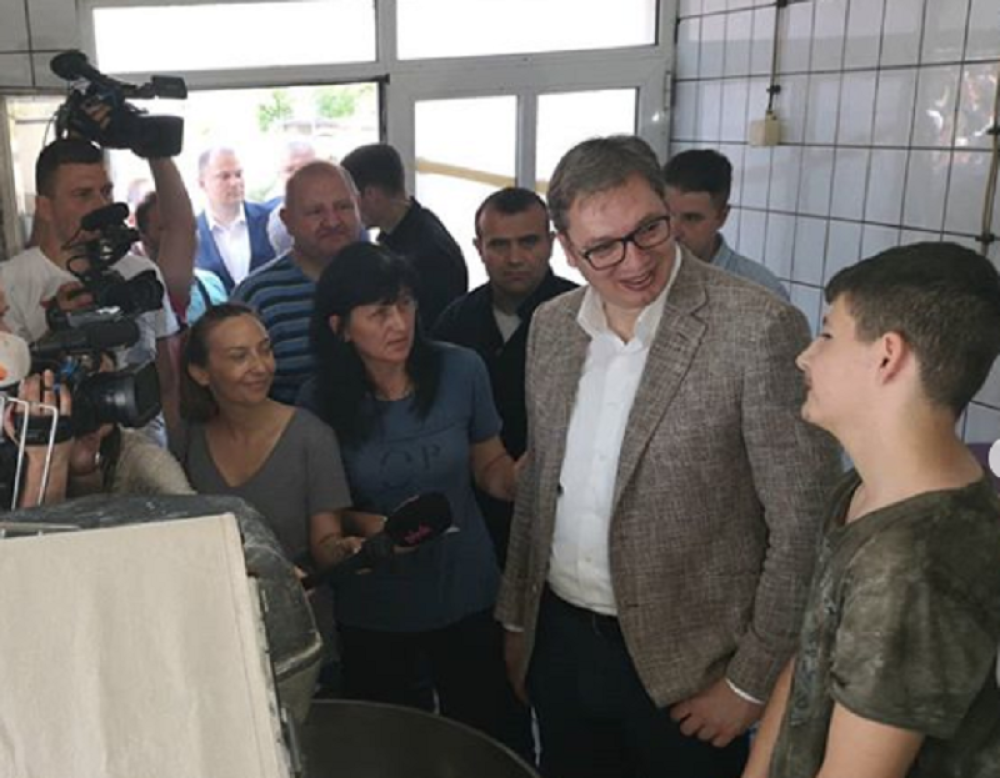 Njihovom sinu Milošu saopštio VAŽNU PORUKU - U porodičnoj pekari nastao muk!