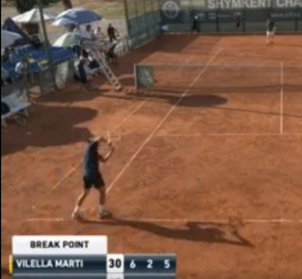 Iskalio sav bes na reketu pa ga bacio ka skupljačima loptica! (VIDEO)