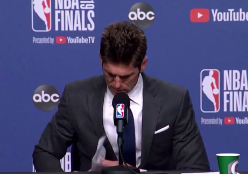 Uplakani šef šampiona sebe krivi za povredu igrača! (VIDEO)