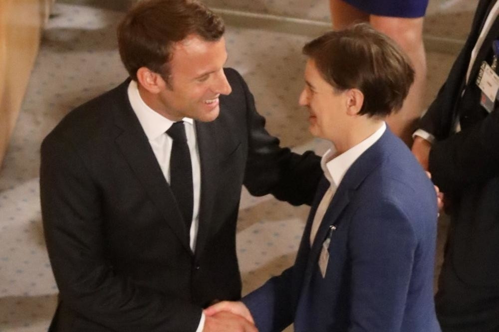 Zbog reči predsednika Francuske Ana Brnabić je CRVENELA i CRVENELA!
