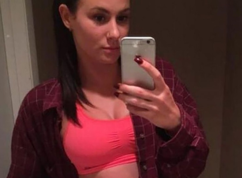 Ovo je devojka kojoj je dečko pucao u grudi: Pištolj opalio dok su imali s*ks, nije hteo da je ubije?! (FOTO)