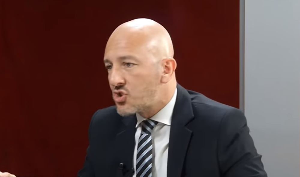 Šapčani izviždali sudiju Majića, a njegovu knjigu "U ime naroda" nazvali "U ime Amerike"?!