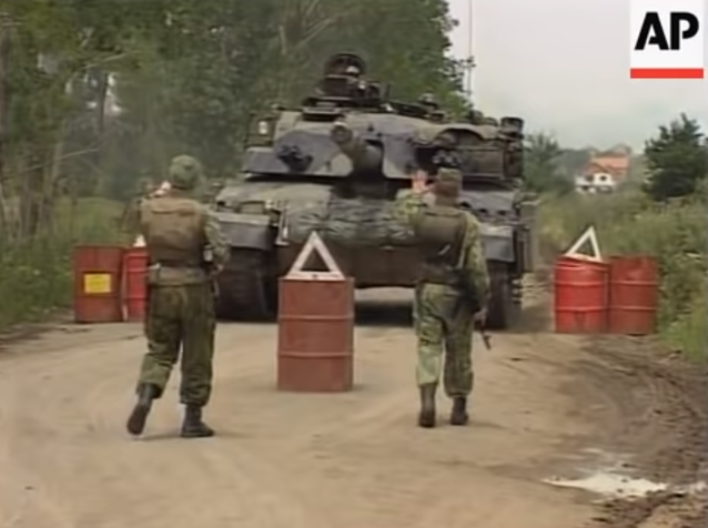 Ruski i britanski vojnici gledali su se pre 20. godina preko nišana! Vesli Klark je pritiskao da rat počne, a komandant KFOR mu je rekao rečenicu zbog koje je američki general zanemeo