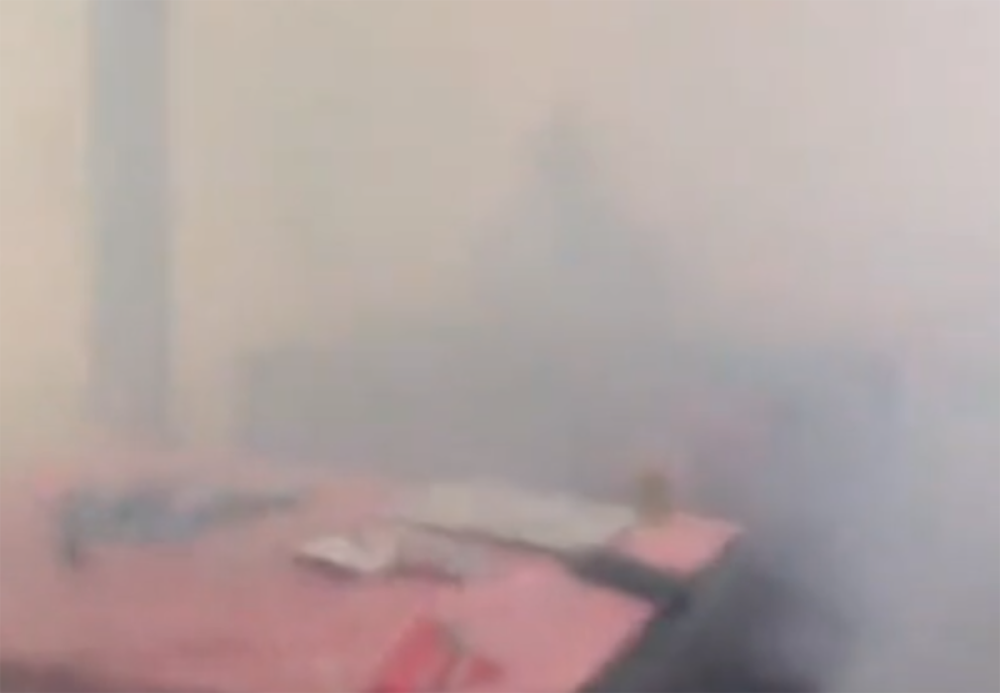 Ljudi su uživali,a onda usledio je haos kad je gusta magla ispunila baštu restorana, a kad su shvatili o čemu se radi ostali su u šoku!