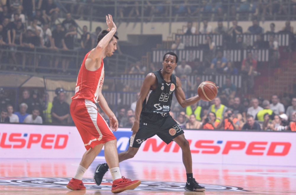 Pakao na terenu, pakao u publici, navijači se skidali, a poslednja sekunda odlučila - PARTIZAN (VIDEO)