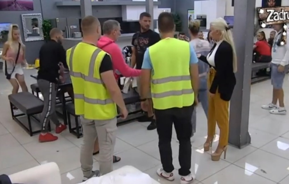 Nakon bekstva Dalile i Dejana, još jedan lom u "Zadruzi"! Niko nije mogao da ih rastavi, pljuštale uvrede!