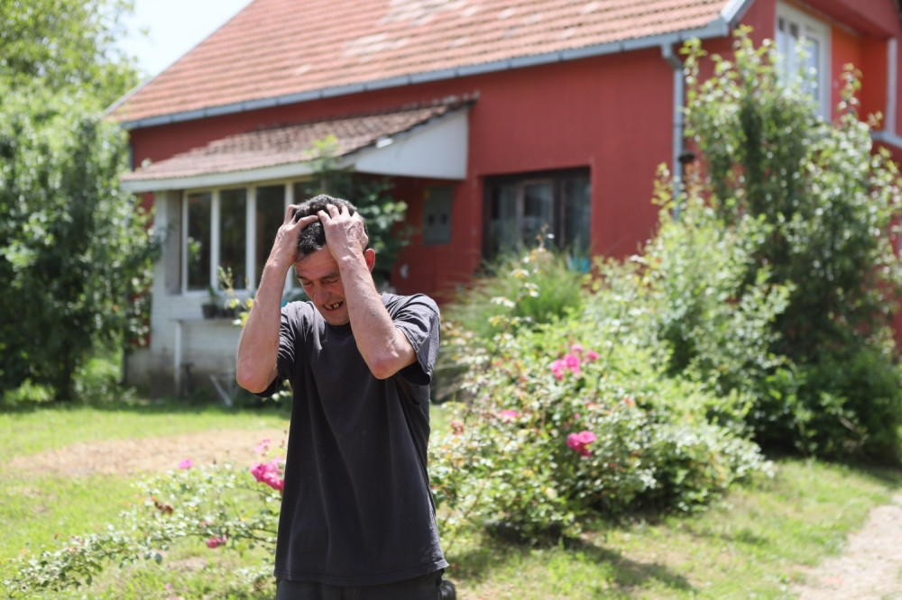 Neutešni otac čupajući kosu doziva mrtvu ćerku (16): Unuka od 7 meseci ostade bez majke! Tuga neviđena u Obrenovcu! (FOTO)