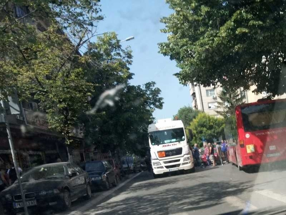 U centru Prokuplja - horor! Izgubio kontrolu nad vozilom, pa umro! (FOTO)