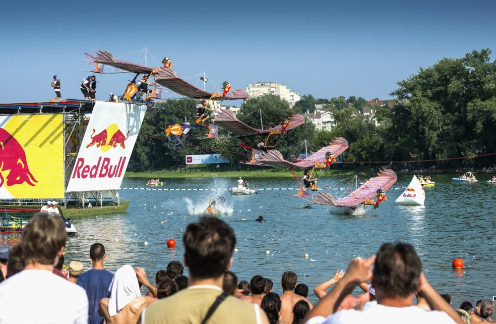Jednorog, opanak i klavir za 10 dana sleću u Beograd. Red Bull Flugtag donosi najluđe skalamerije na Adu Ciganliju!