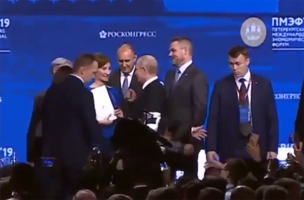 Putinovo obezbeđenje spasilo kineskog predsednika! (VIDEO)