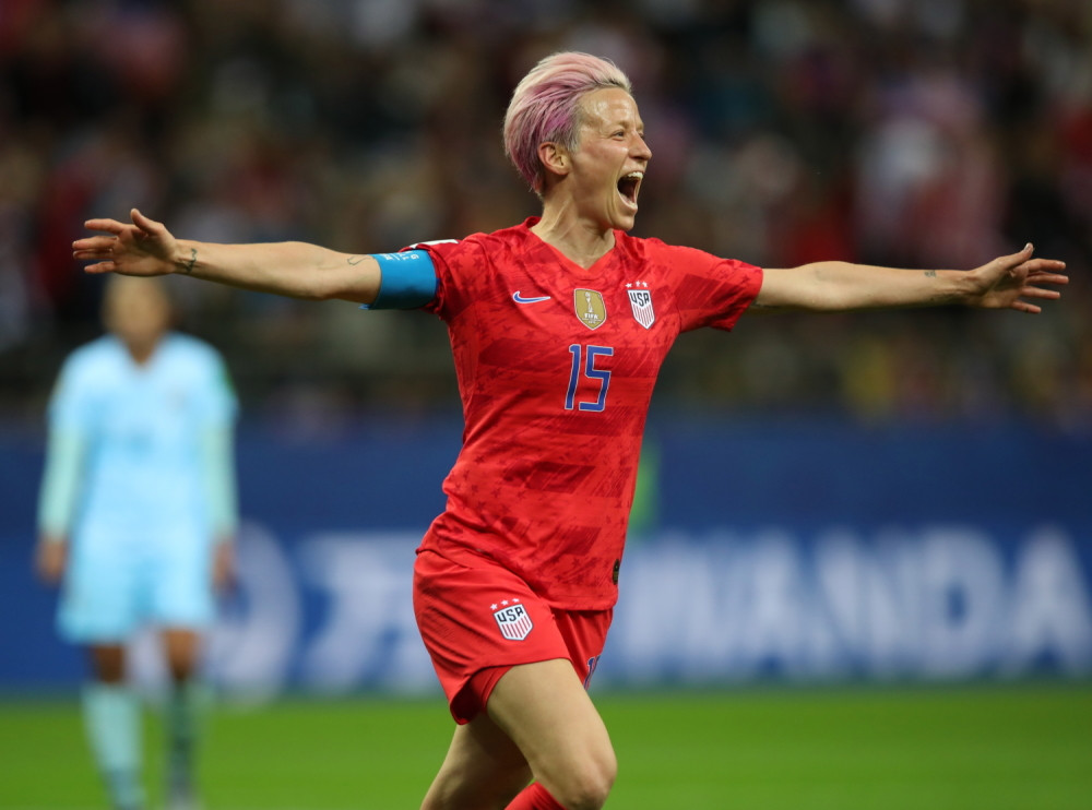 Američka fudbalerka odbila da peva himnu SAD, a onda šokirala: TRAMPE, J*BI SE!