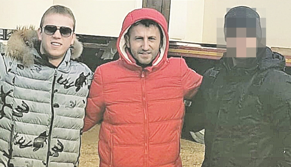 Izmrcvarene leševe bacio u septičku jamu! Zastrašujući detalji trostrukog ubistva u Surčinu! Brat i otac progovorili o gnusnom zločinu!