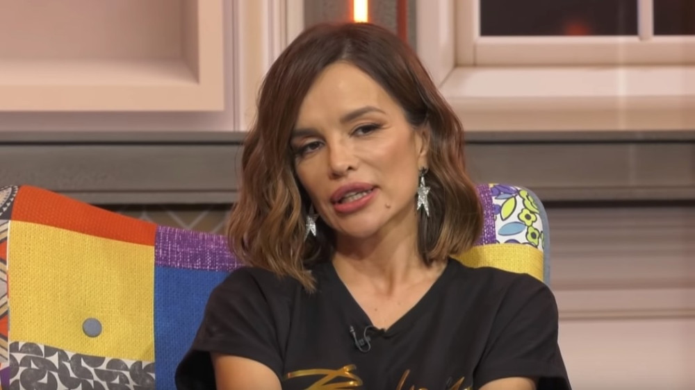 Procurio Severinin novi kućni video! U kuhinji na štiklama mešala, a mislila da niko neće videti! (FOTO)