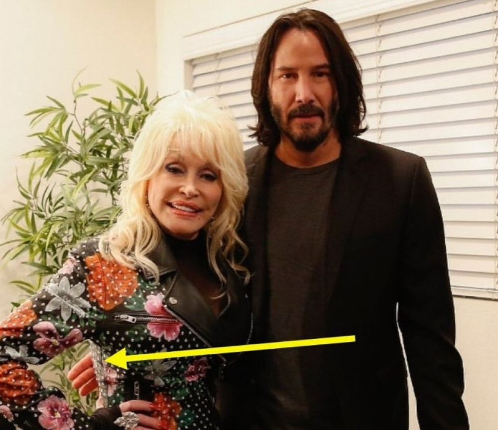 Kijanu Rivs nikada nije stvarno zagrlio nikoga sa kim se fotografiše i za to postoji GENIJALAN RAZLOG!