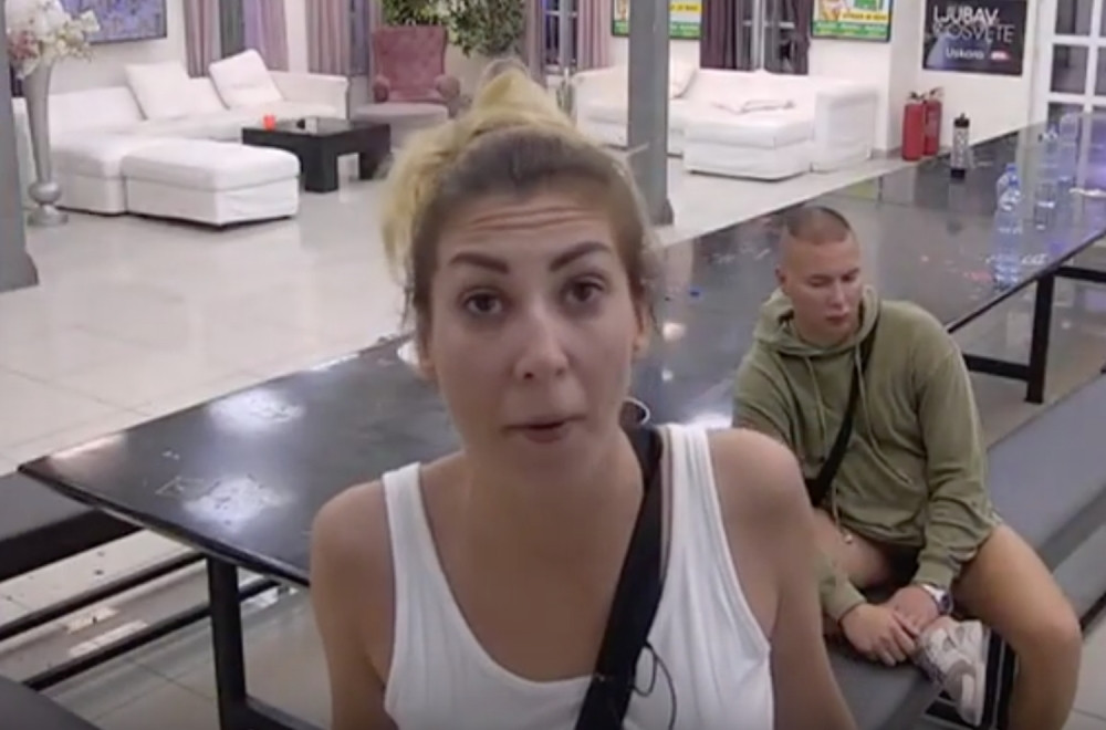 Nadežda se obratila svim devojkama javno brutalnom porukom "Sve ste vi nevine i naivne, mrš tamo"!