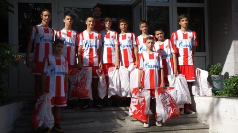 Zvezdaši u humanitarnoj akciji, pikali fucu sa decom iz Doma "Moša Pijade"