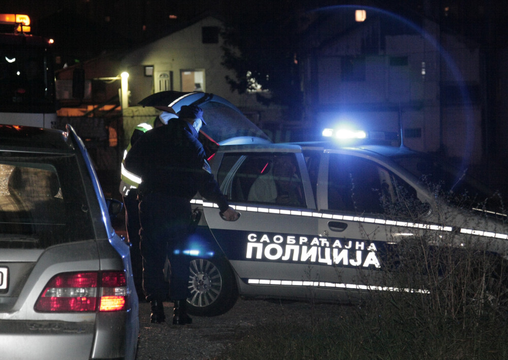 Devojčici (9) pozlilo, otac pokušavao da je osvesti, a onda su policajci izveli NEVEROVATNU STVAR!