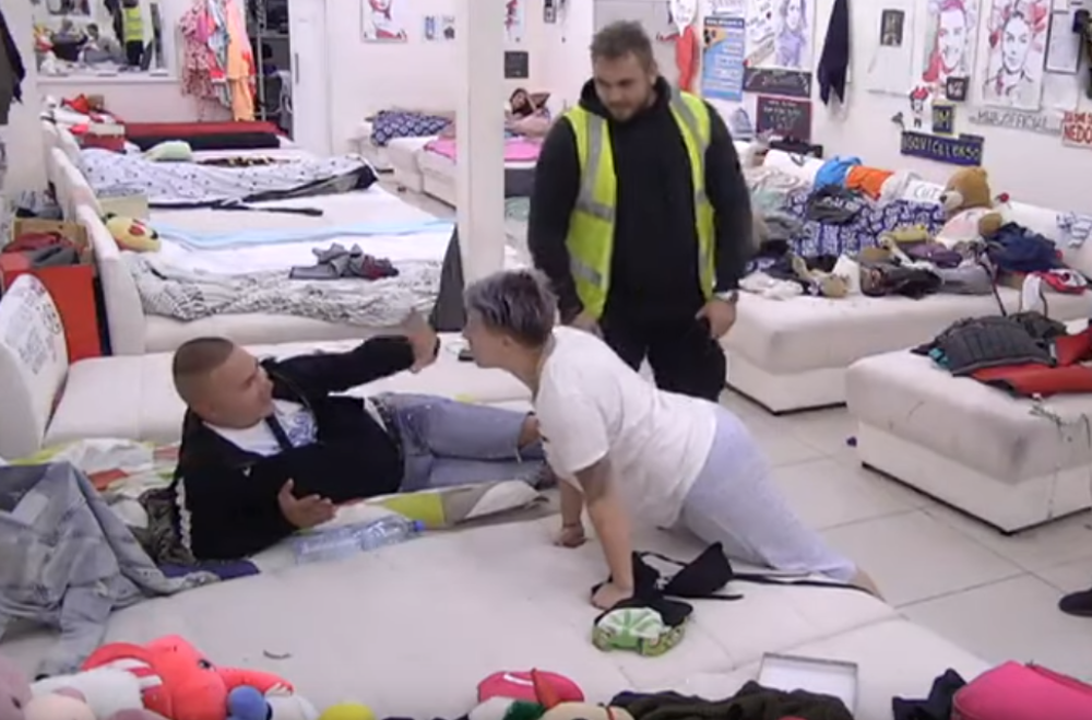 Nastao haos u spavaćoj sobi! Žestoka svađa Matore i Brendona, OBEZBEĐENJE HITNO ULETELO! (VIDEO)