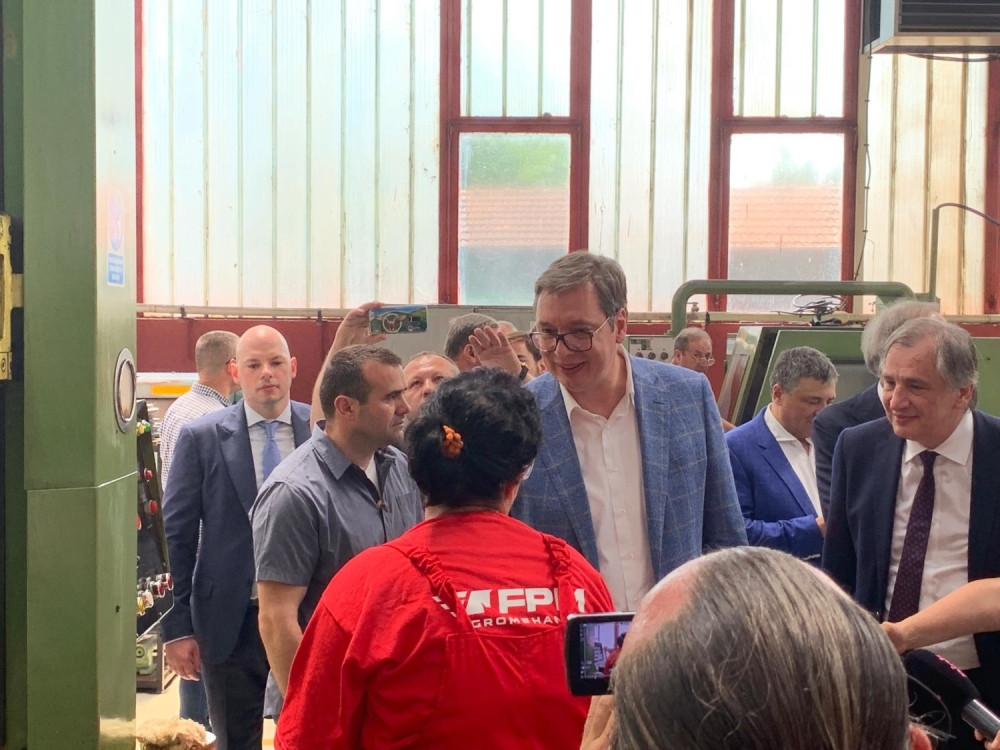 Vučić pomenuo PENZIJE i VEĆA PRIMANJA - novosti koje je saopštio izazvale ovacije!