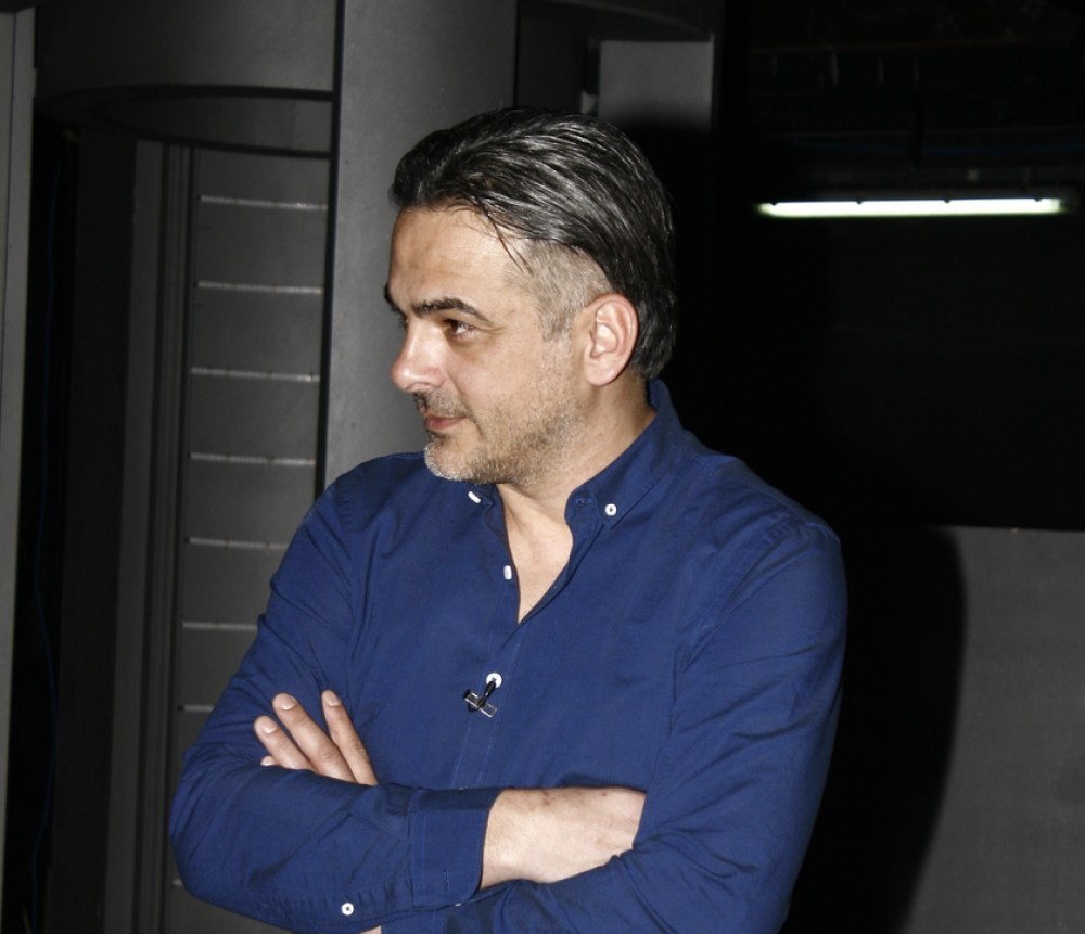 Bivšem zadrugaru PRETUKLI maloletnog SINA, besan radnik ga vukao po terenu!