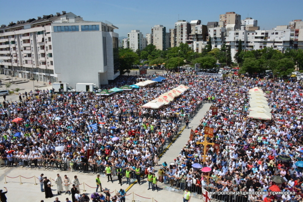 Milo učinio uslugu Tačiju i Haradinaju, otima srpsku crkvu, ali to je tek POČETAK IZDAJE!