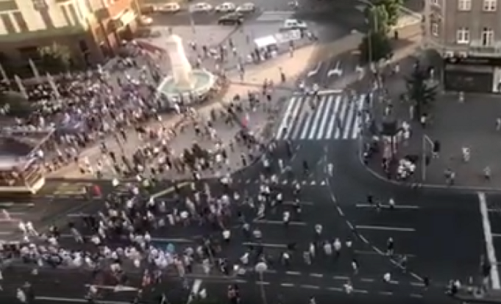 Protest Đilasovaca doživeo DEBAKL i ove subote!  Okupila se šačica ispred Terazijske česme! SMEJURIJA (VIDEO)